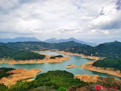 月球背面惊现巨量金属物质，外星基地探索或将揭开神秘面纱