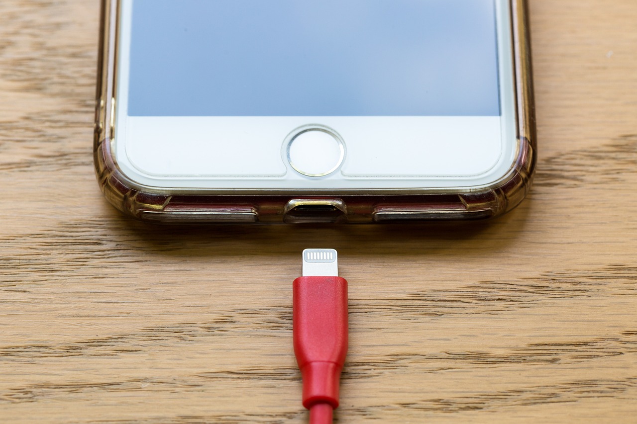 深入解析iPhone 4S电池，性能、维护与更换指南