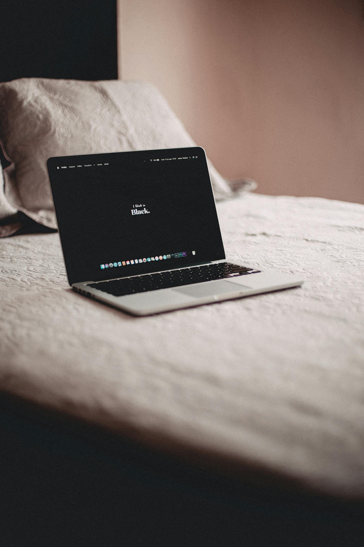 苹果笔记本电脑全解析，从MacBook Air到MacBook Pro的型号差异与选择指南