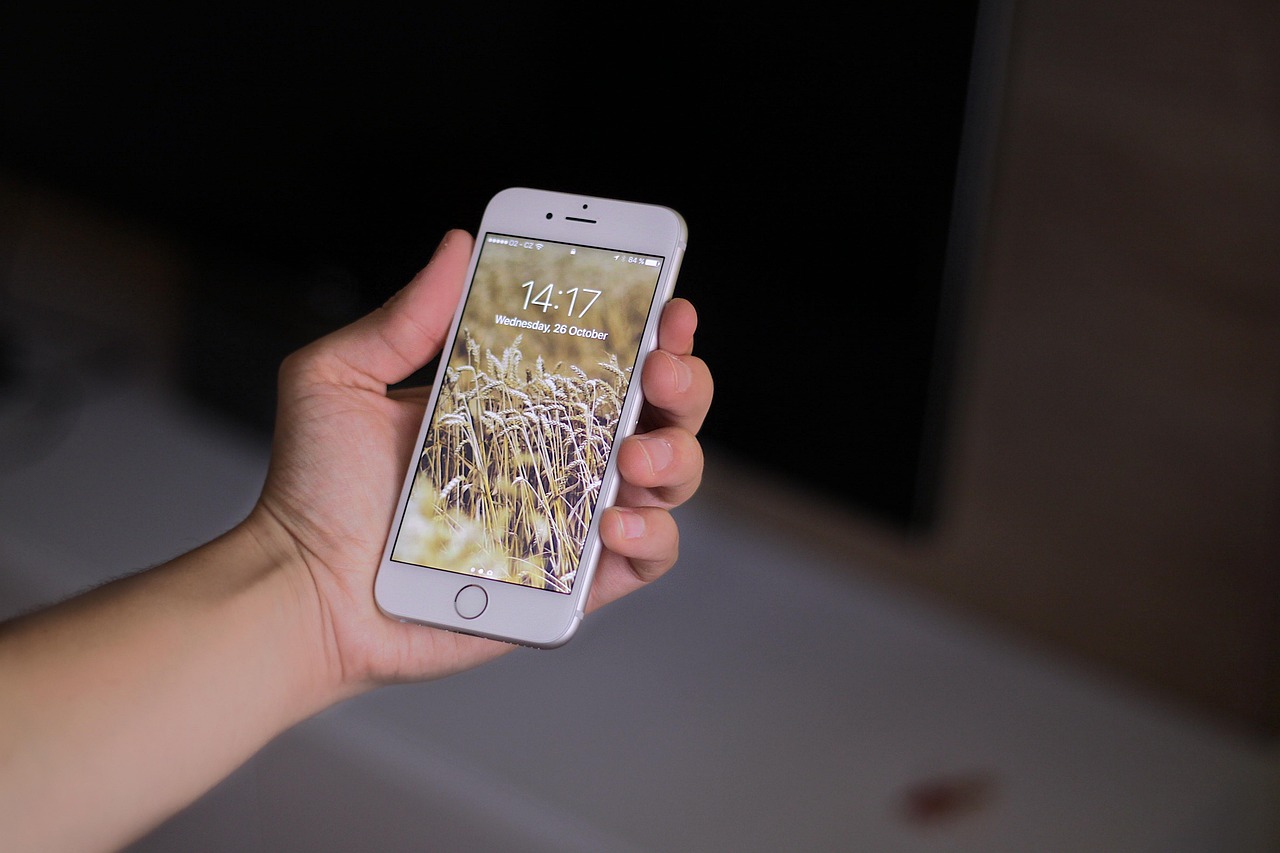 电信版iPhone 4，经典与创新的交汇，回顾与展望